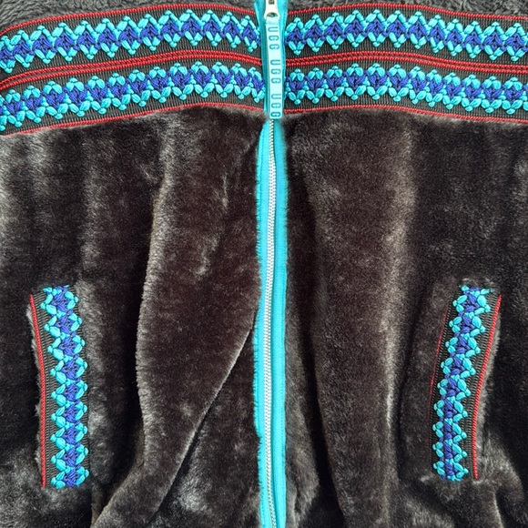 New! UGG® Women’s Marlene Sherpa Jacket Heritage Braid
Faux Fur Jacket Sz M - Picture 11 of 14